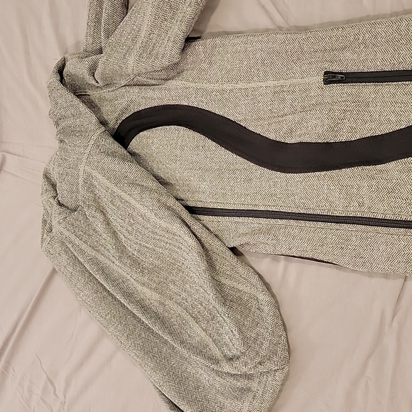 Lululemon sweater - Picture 2 of 4